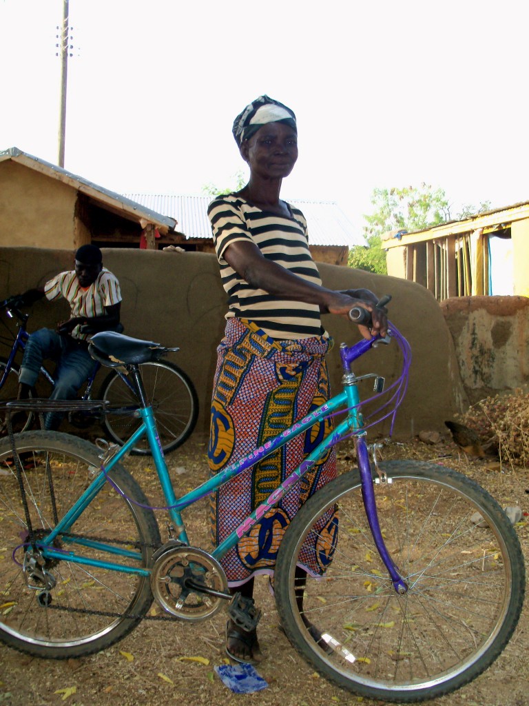Alu-la Nyaasa An African woman receives her bike from Village Bicycle Project.